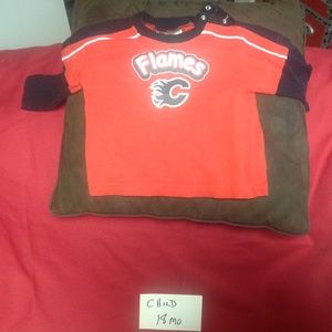 NHL Calgary Flames tshirt and beanie